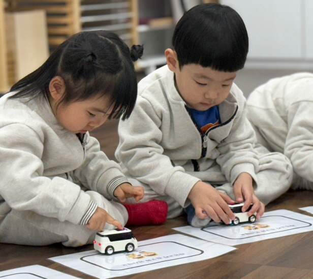 까만 선을 따라가는 고카는 신기해요~